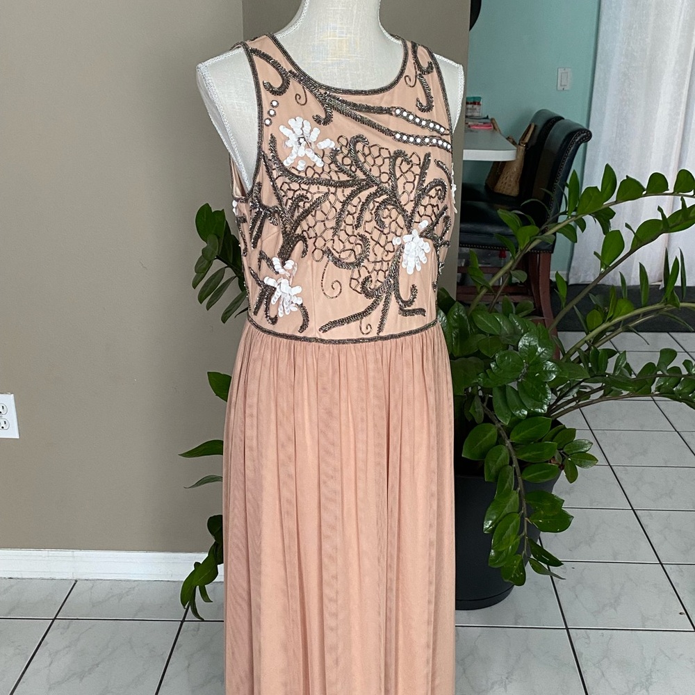 NWOT Gianni Bini 12 Beaded Nude Formal Dress Ball Gown Evening Tulle Sequin